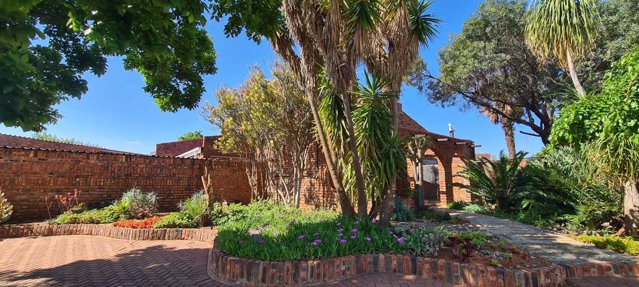 5 Bedroom House for sale in El Toro Park
