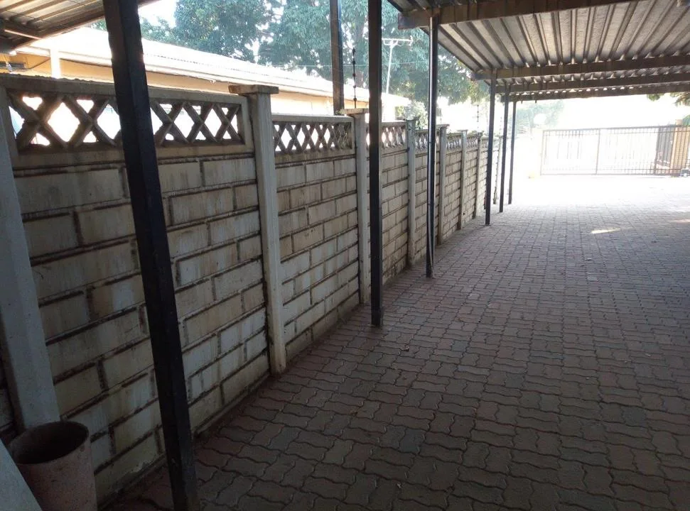 6 Bedroom House for sale in Bendor