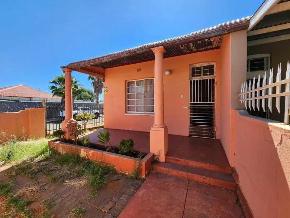 2 Bedroom House for sale in De Beers