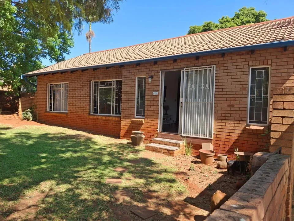 3 Bedroom Townhouse to rent in Garsfontein