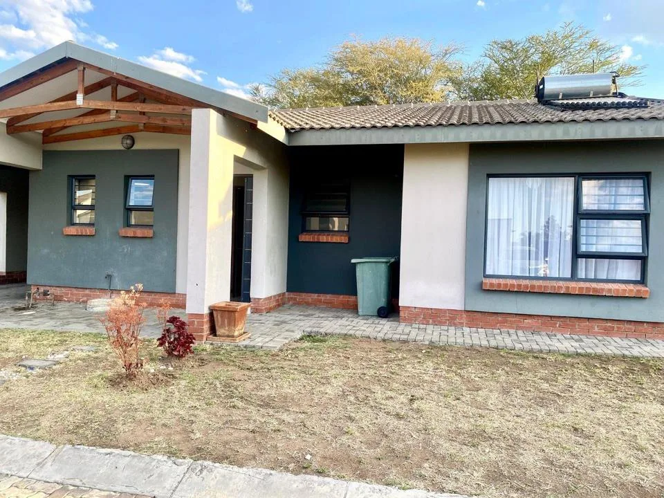 3 Bedroom Townhouse for sale in Waterkloof AH