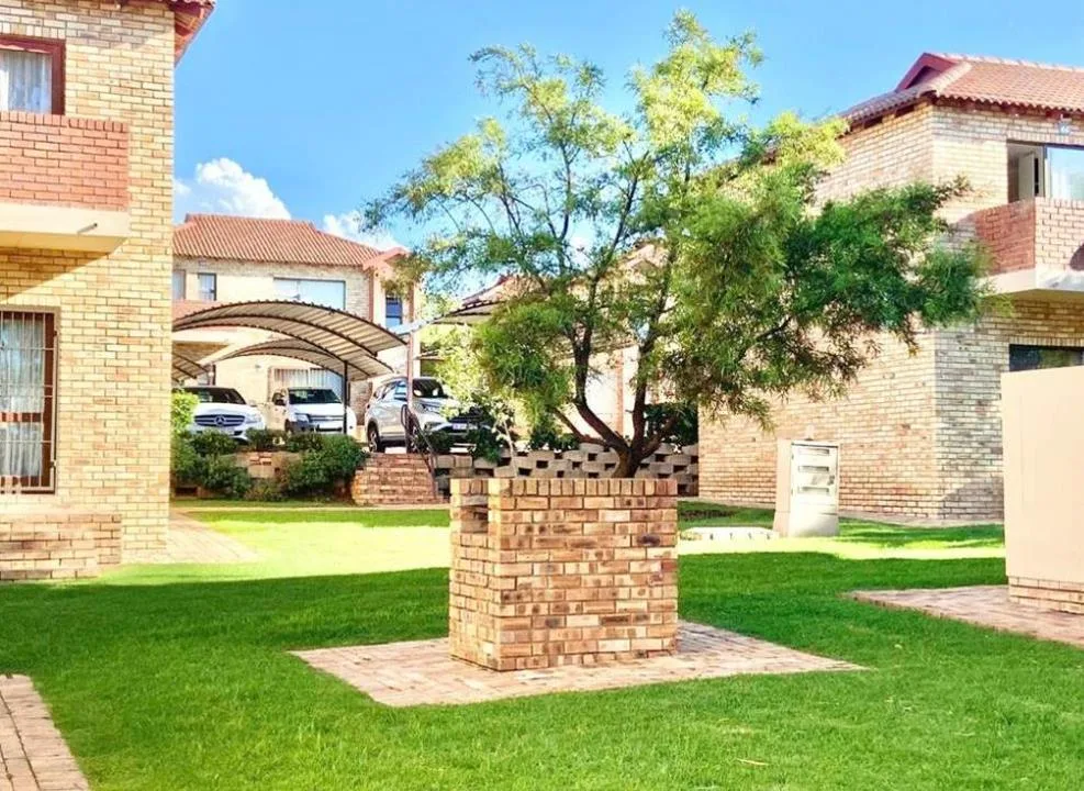 2 Bedroom Apartment / flat to rent in Fourways