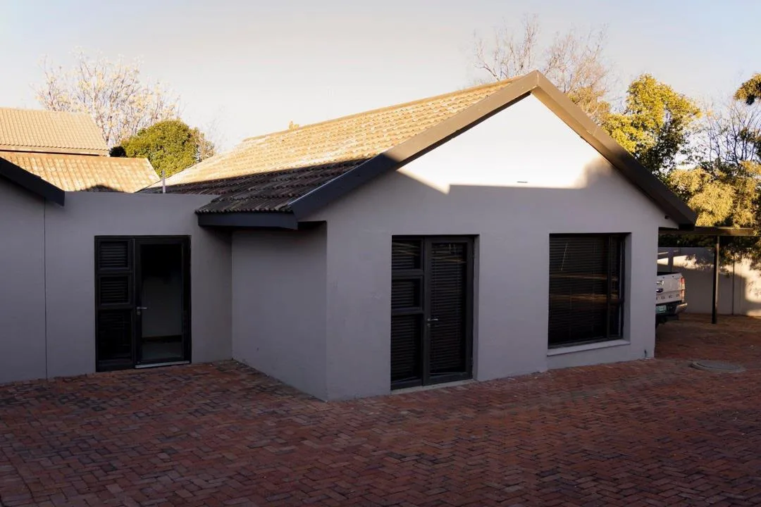 3 Bedroom House for sale in Bayswater