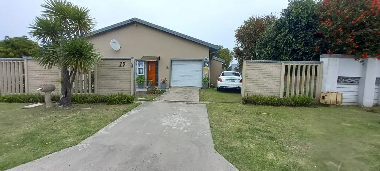 4 Bedroom House for sale in Amalinda