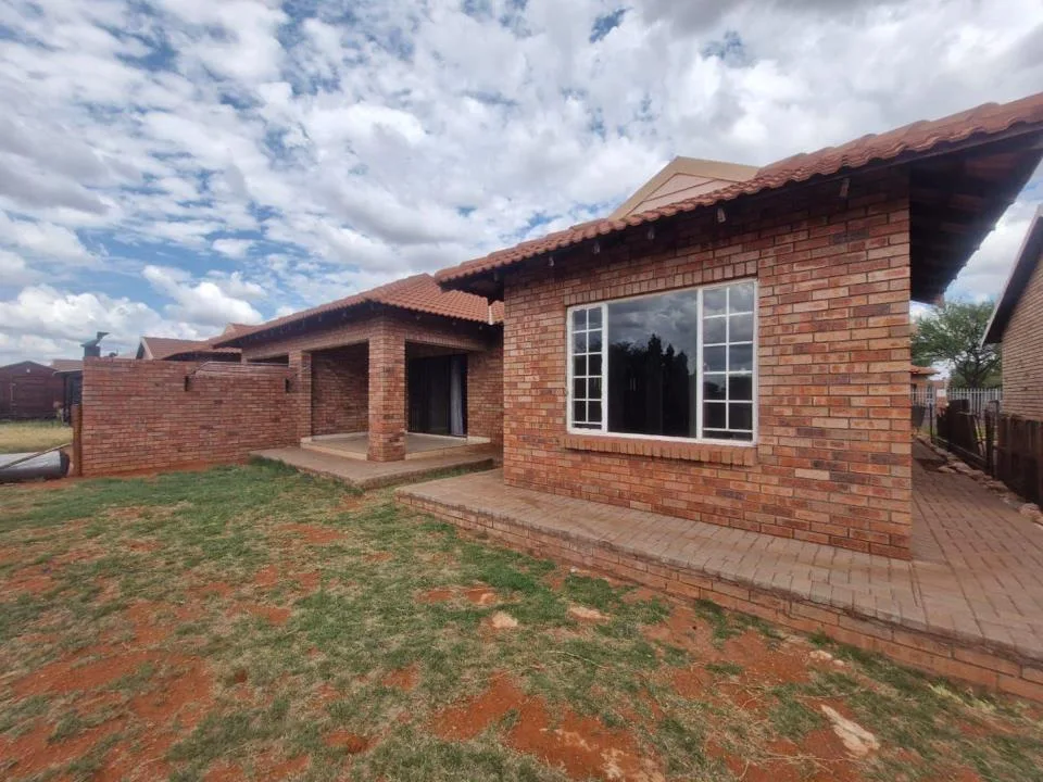 3 Bedroom House for sale in Kathu