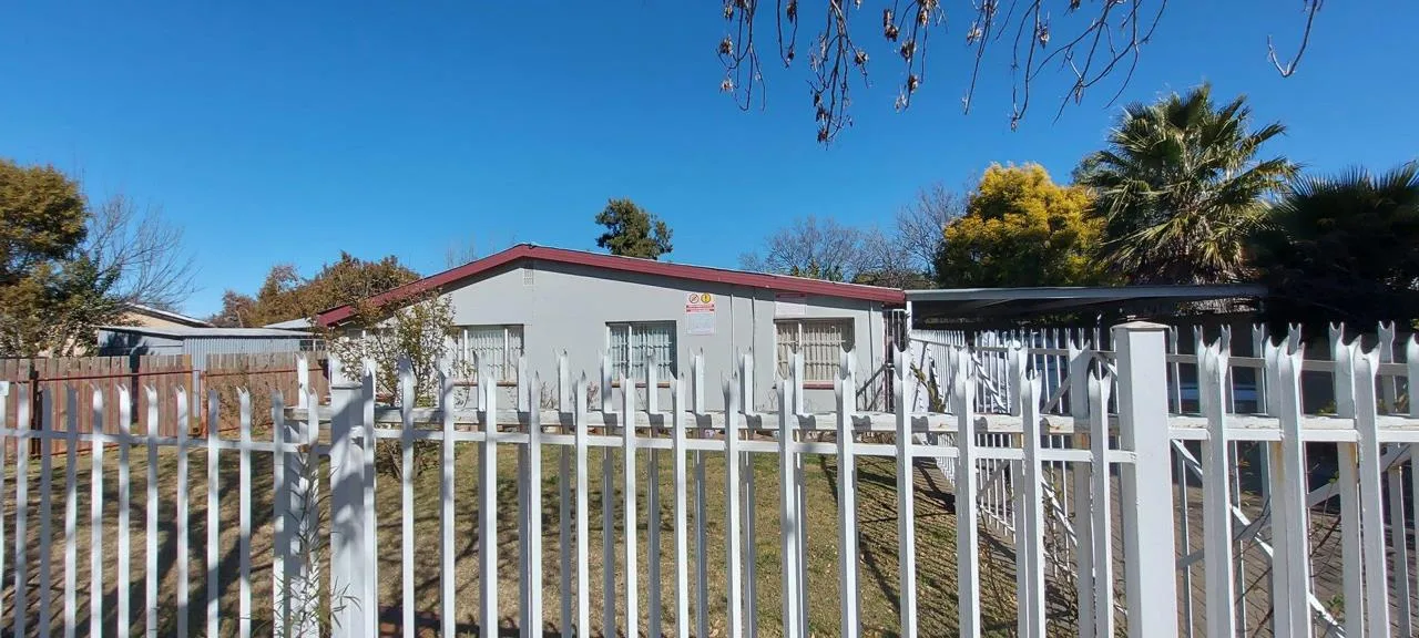 13 Bedroom House for sale in Brandwag