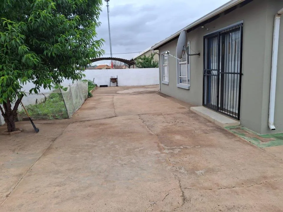 3 Bedroom House for sale in Klarinet