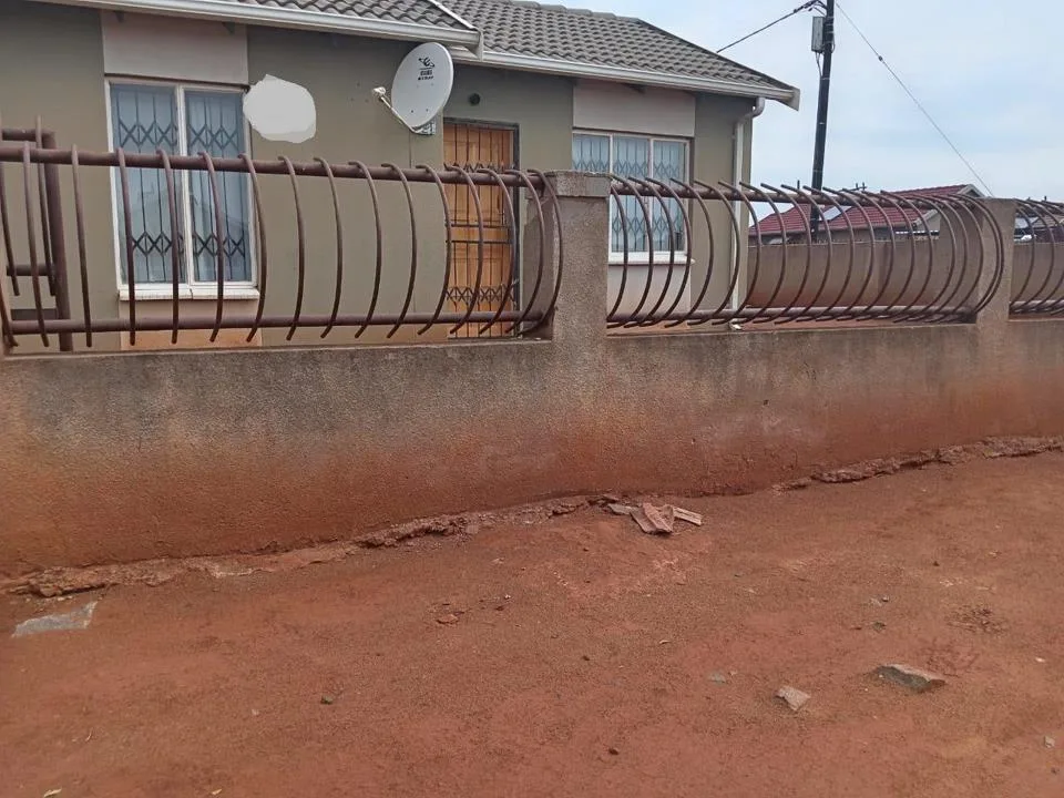 2 Bedroom House to rent in Rosslyn