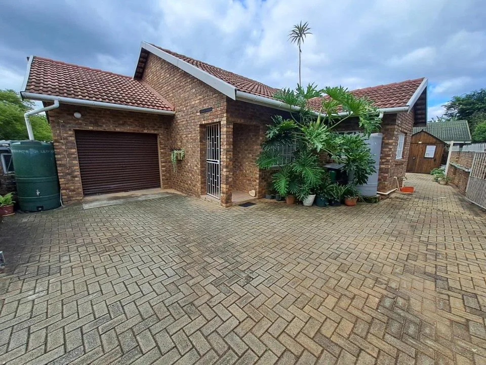 3 Bedroom House for sale in Kingsview Ext 1