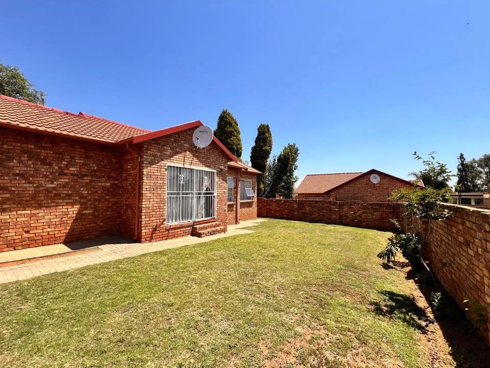 2 Bedroom Townhouse to rent in Kyalami Hills