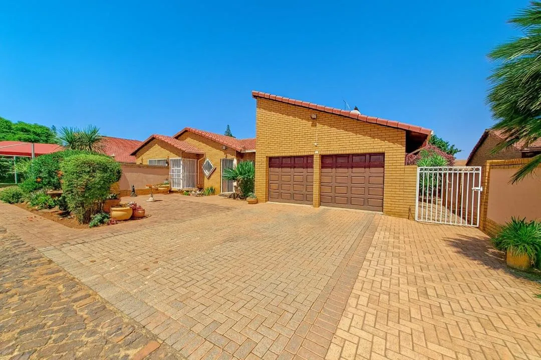 3 Bedroom Townhouse for sale in Delmas