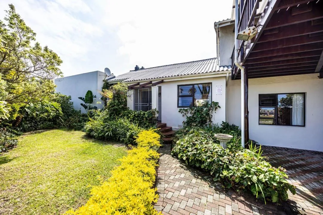 4 Bedroom House for sale in Gonubie