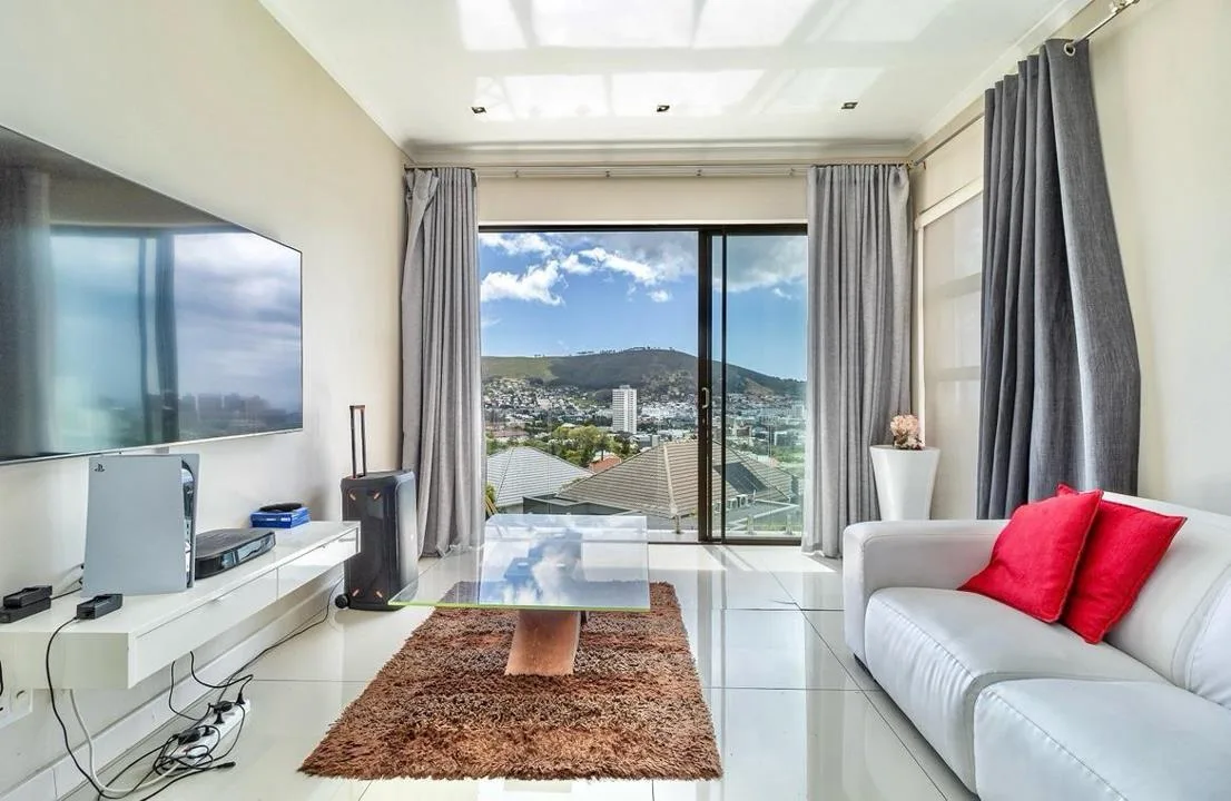 2 Bedroom Apartment / flat to rent in Vredehoek