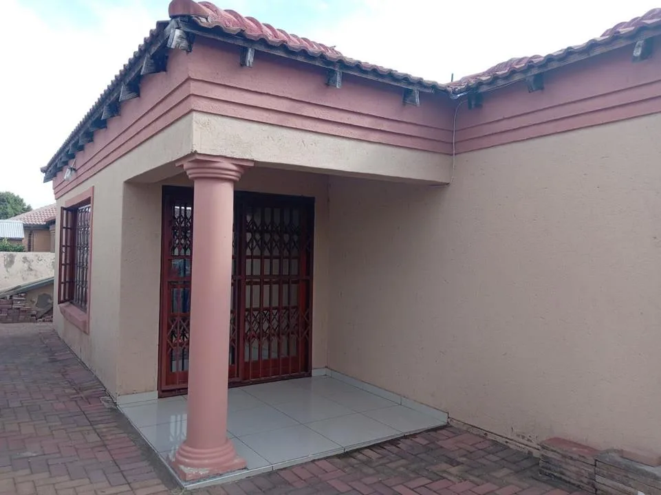 3 Bedroom House for sale in Mahlako-A-Phahla Gardens