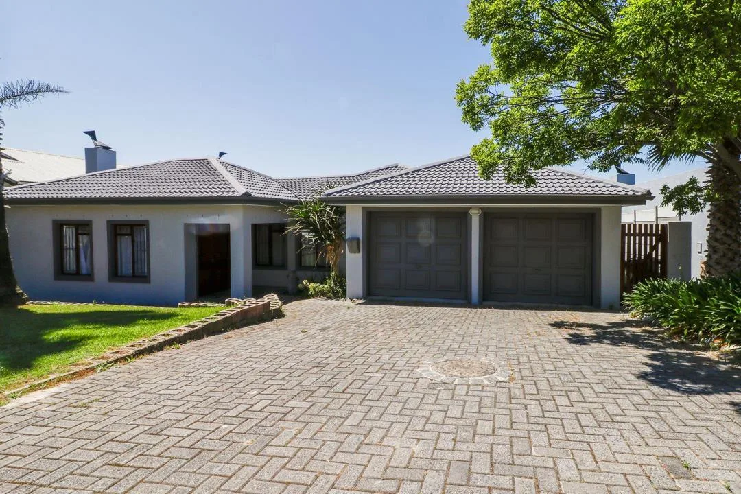 3 Bedroom House to rent in Uitzicht