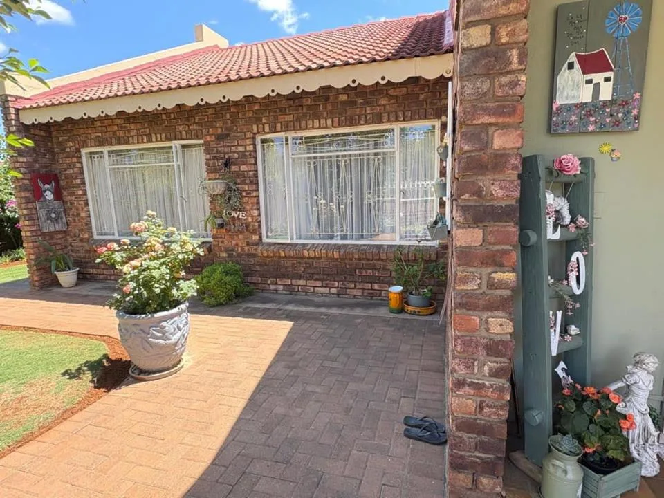3 Bedroom Townhouse for sale in Camelot