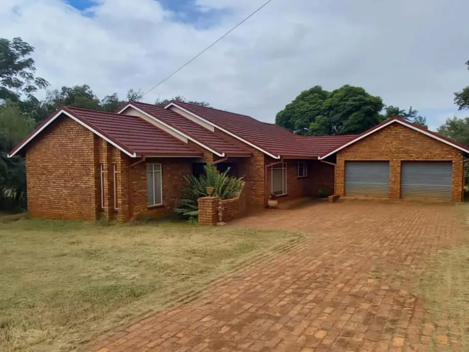 4 Bedroom House for sale in Laersdrif