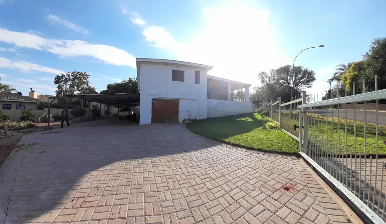 2 Bedroom House for sale in Middelpos