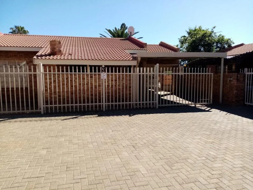 2 Bedroom Townhouse for sale in Cassandra