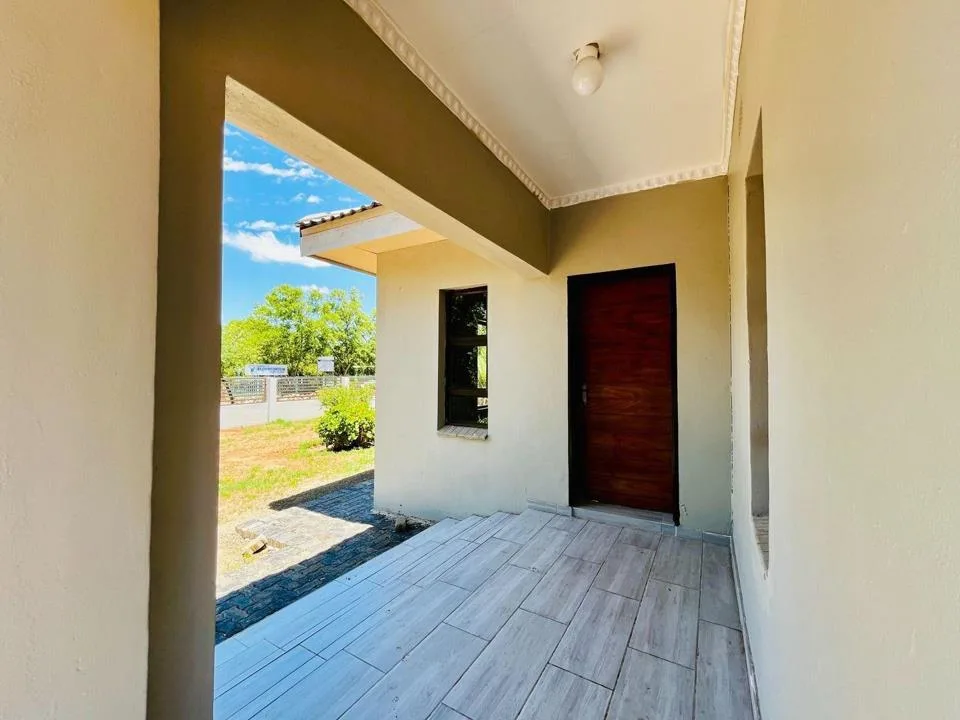 4 Bedroom House for sale in Bayswater