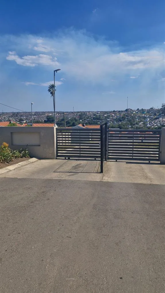 2 Bedroom House for sale in Amalinda