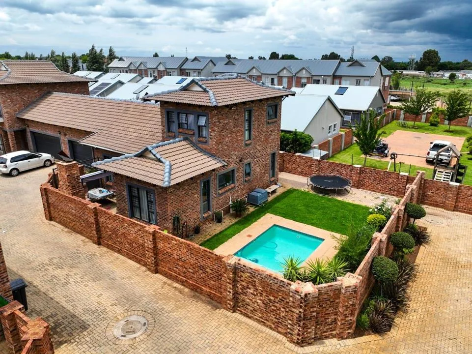 3 Bedroom Townhouse for sale in Lifestyle estate