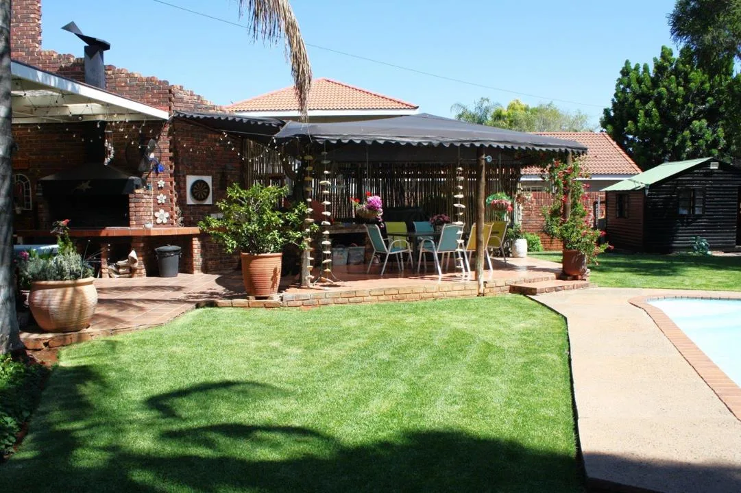 3 Bedroom House for sale in Roylglen Gardens