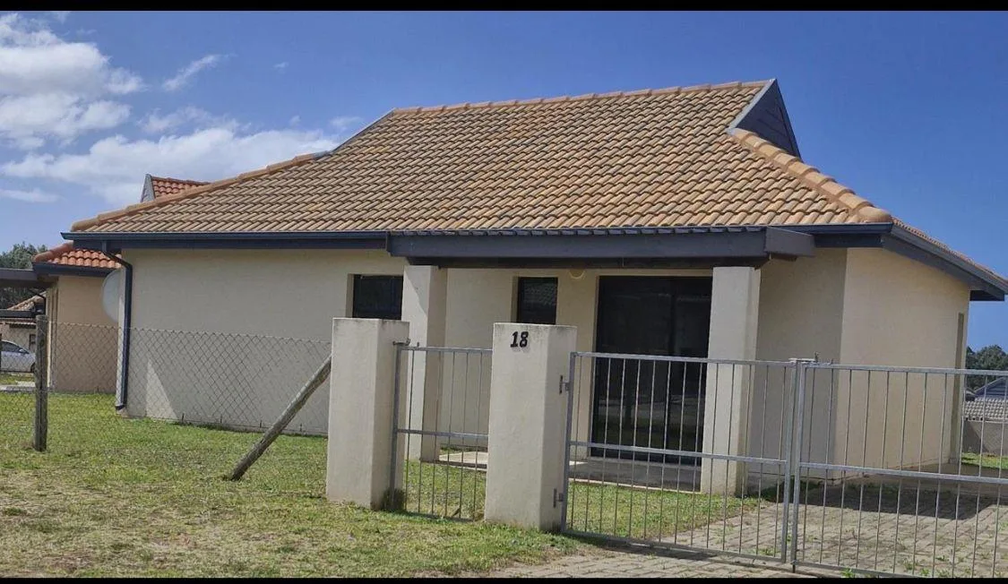 2 Bedroom House for sale in Kidds Beach