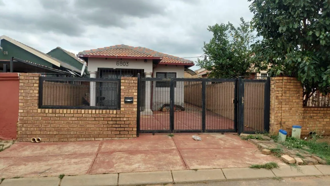 2 Bedroom House to rent in Mahube Valley