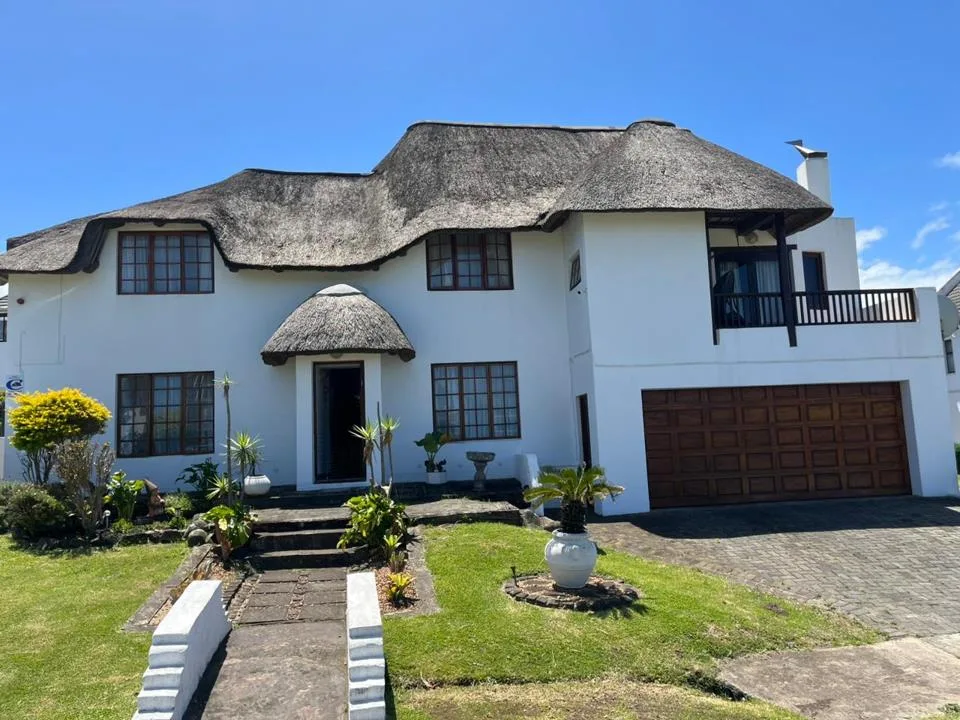 3 Bedroom House for sale in Cove Rock