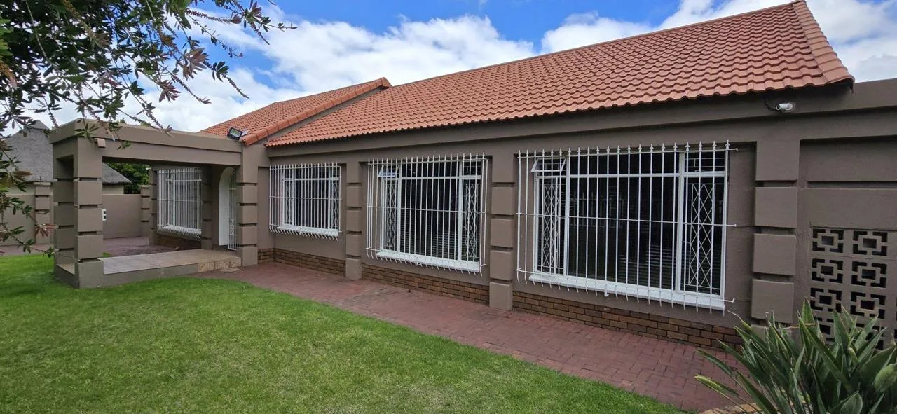3 Bedroom House for sale in Vaalpark
