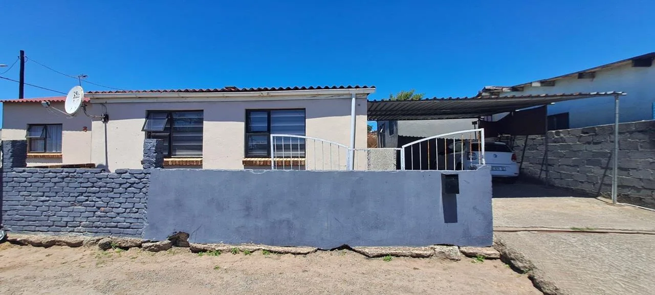 4 Bedroom House for sale in Parkside