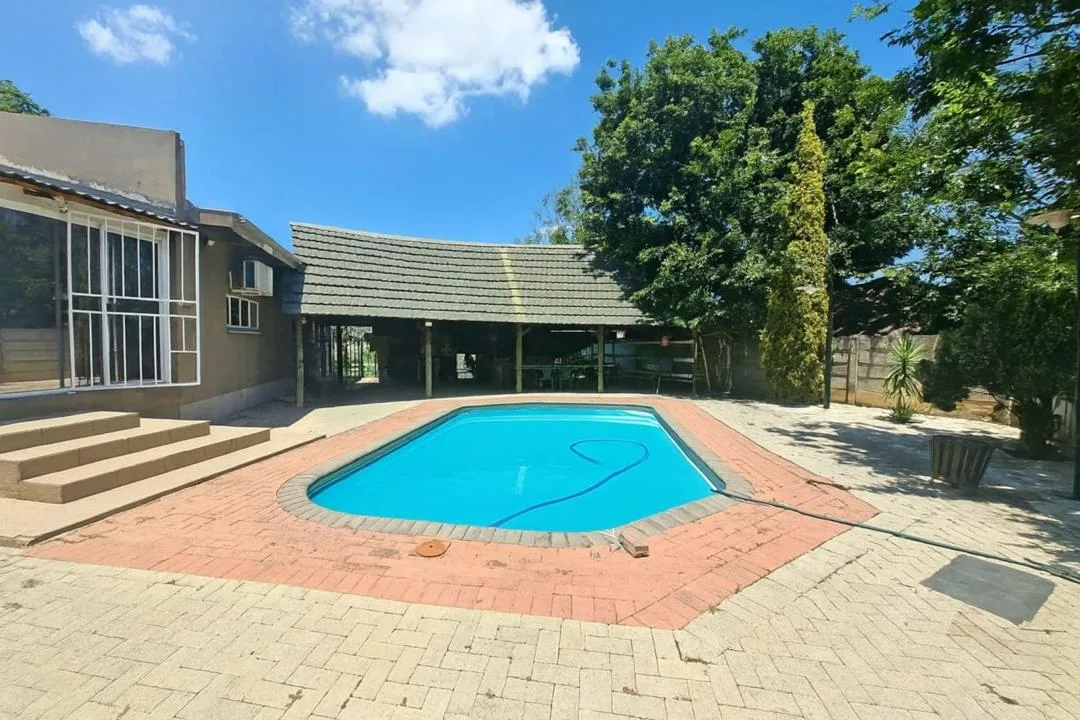 3 Bedroom House for sale in Riebeeckstad