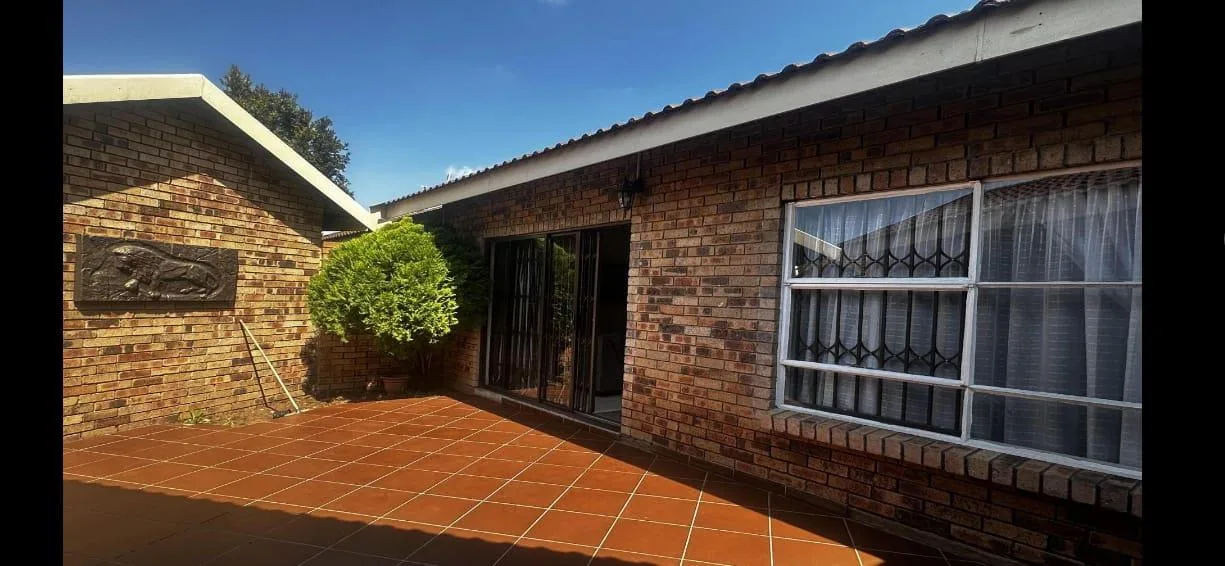 2 Bedroom Townhouse for sale in Bloemfontein Central