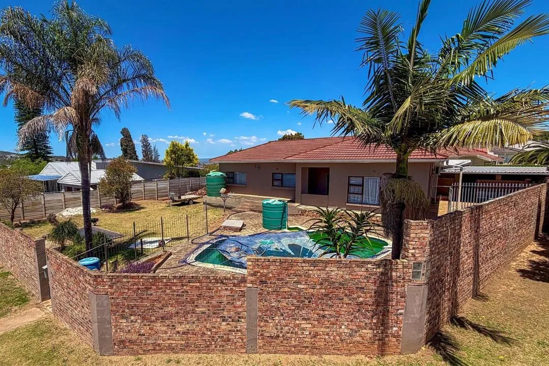 4 Bedroom House for sale in Mosel