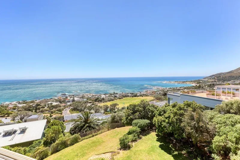 3 Bedroom Apartment / flat to rent in Camps Bay