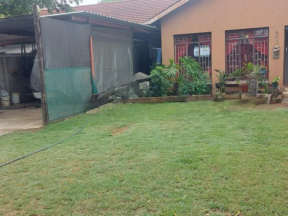 3 Bedroom House for sale in Oos Einde