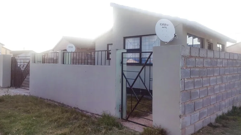 2 Bedroom House for sale in Motherwell Nu 3