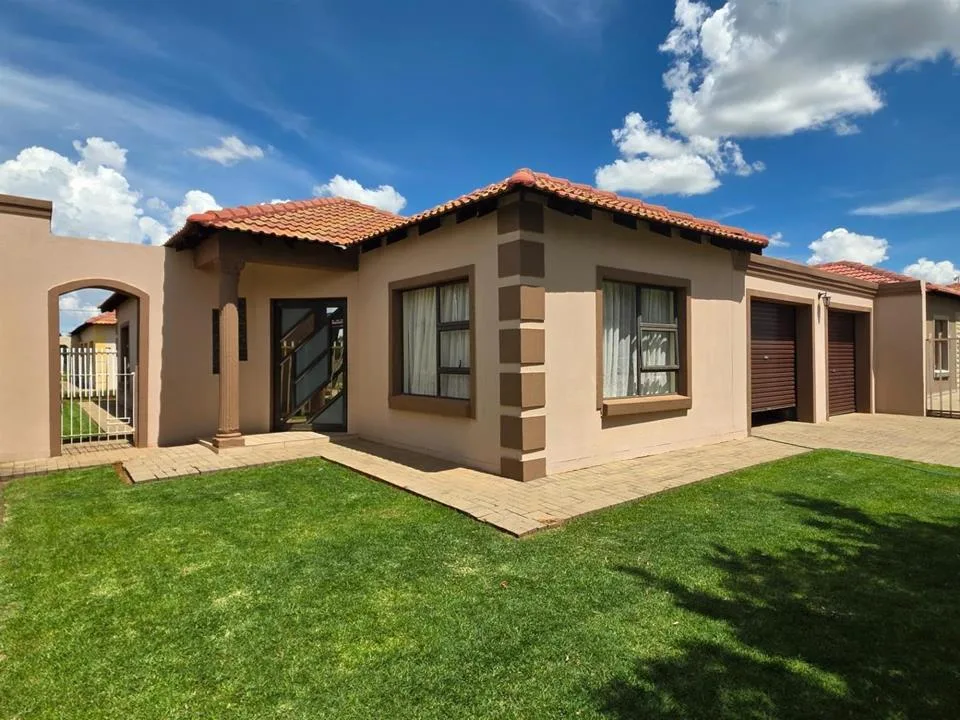 3 Bedroom House for sale in Mandela View