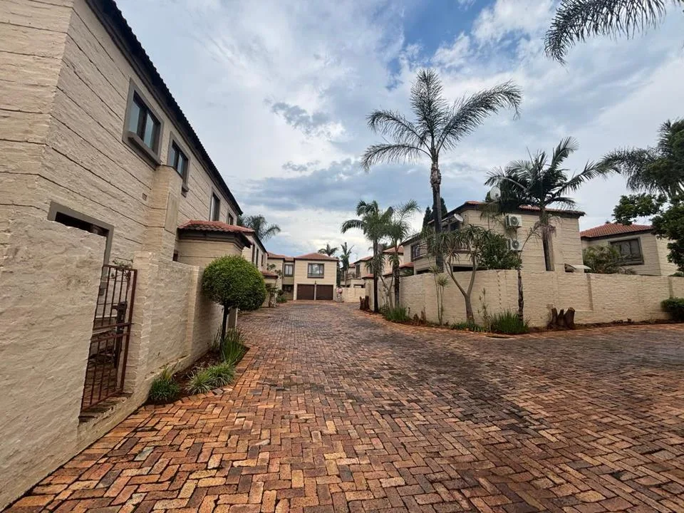 3 Bedroom Townhouse to rent in Woodhill Golf Estate