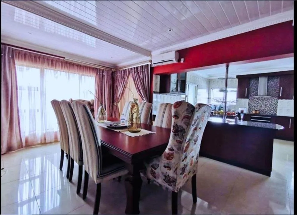 4 Bedroom House for sale in Thornhill