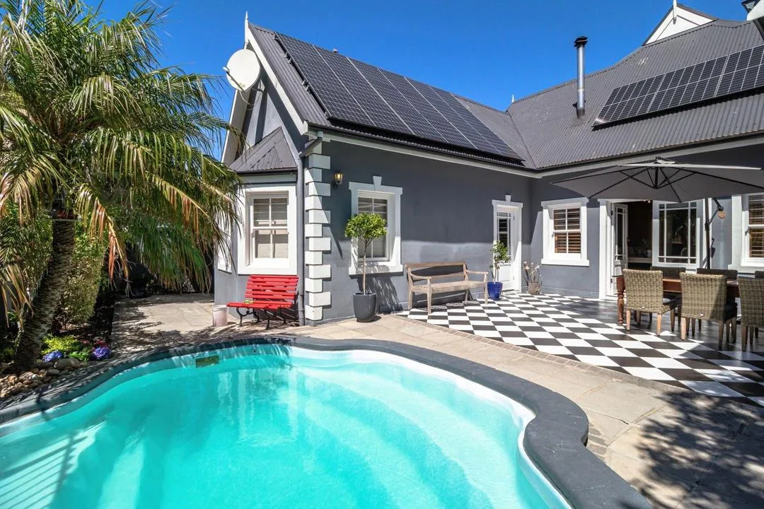 6 Bedroom House to rent in Franschhoek