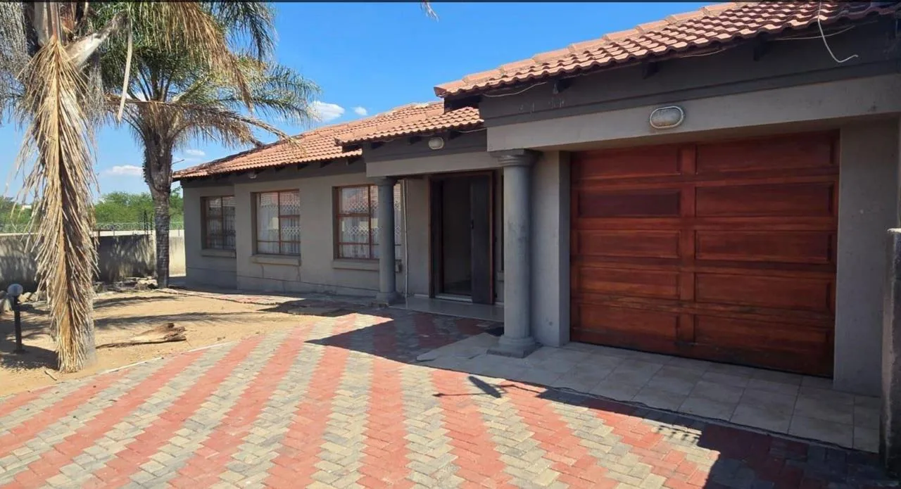 3 Bedroom House for sale in Mahlasedi Park