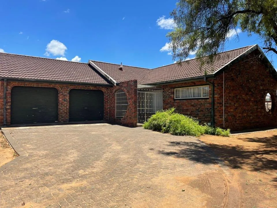 3 Bedroom House for sale in Pellissier