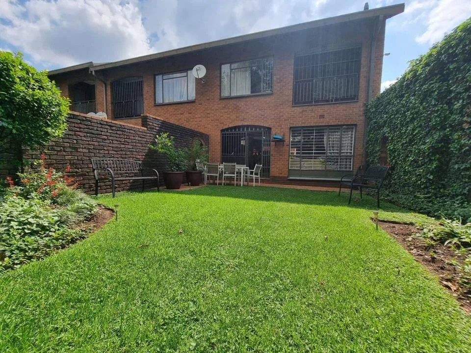 3 Bedroom Townhouse to rent in Bedford Gardens