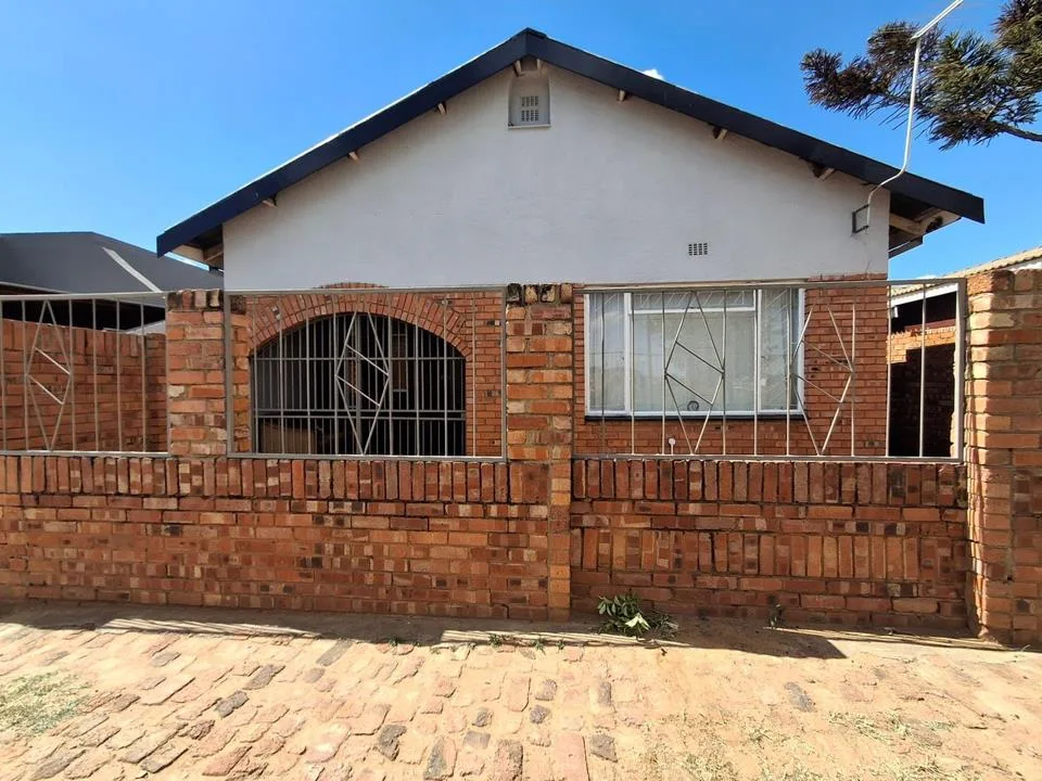 4 Bedroom House for sale in Homevale