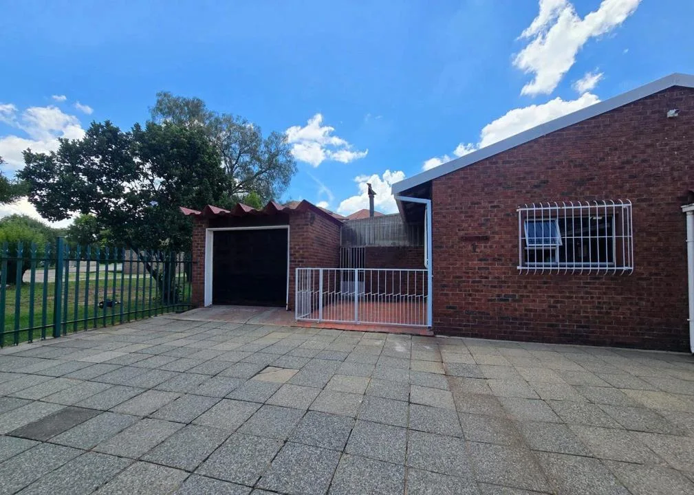 3 Bedroom Townhouse for sale in Trichardt