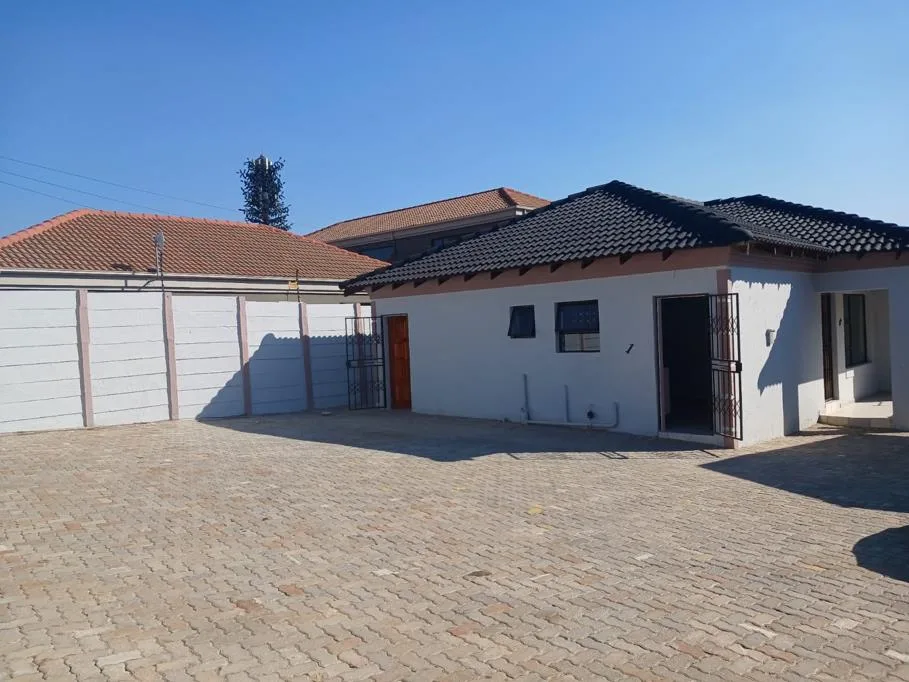 0.5 Bedroom Apartment / flat to rent in Noordwyk