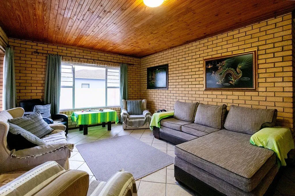 4 Bedroom House to rent in Port Owen