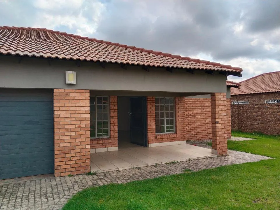 4 Bedroom House to rent in Aerorand